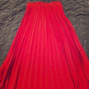 S-M wine pleated maxi skirt with matching belt
